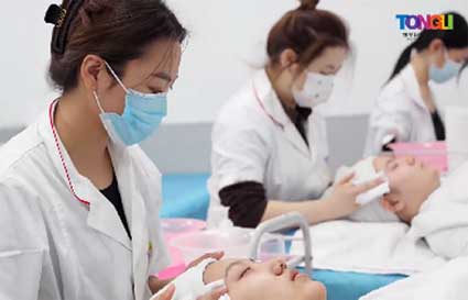 沈阳美容学校 把热爱变成专业