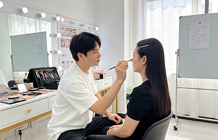 沈阳化妆学校 统丽职业技术学校