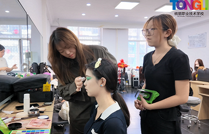 沈阳零基础学化妆哪家学校可以推荐？统丽学校可了解